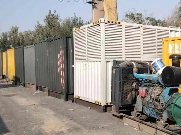 临湘200KW柴油发电机机组每小时油耗是多少？